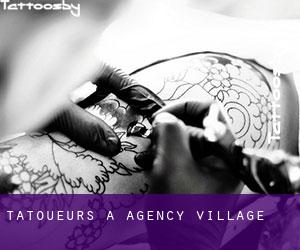 Tatoueurs à Agency Village